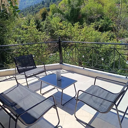 別荘 Tsimas House *