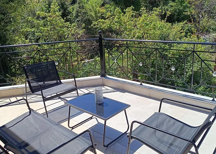 別荘 Tsimas House *